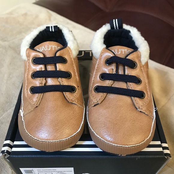 Nautica tiny boot crib shoe size 4 ( 9-12 months) - Picture 7 of 12